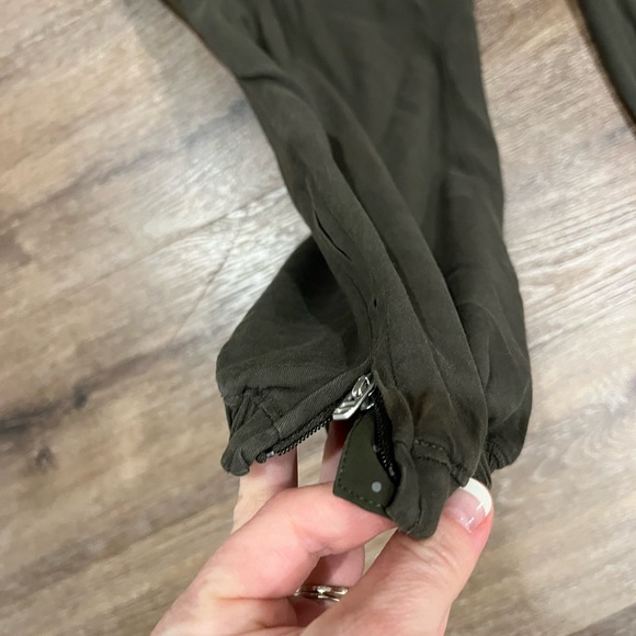 Lululemon cargo pants - Picture 2 of 6